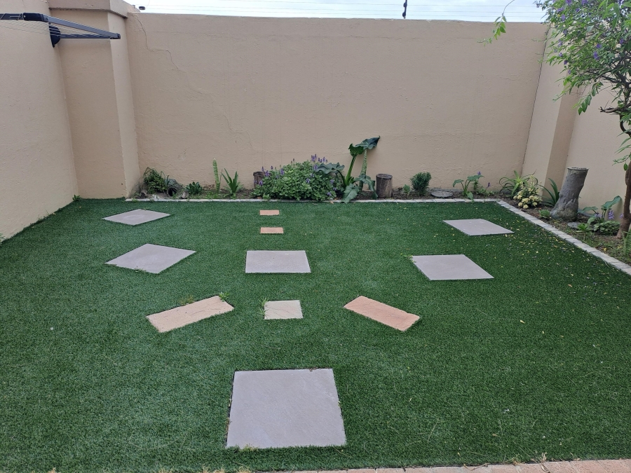 2 Bedroom Property for Sale in Whispering Pines Western Cape